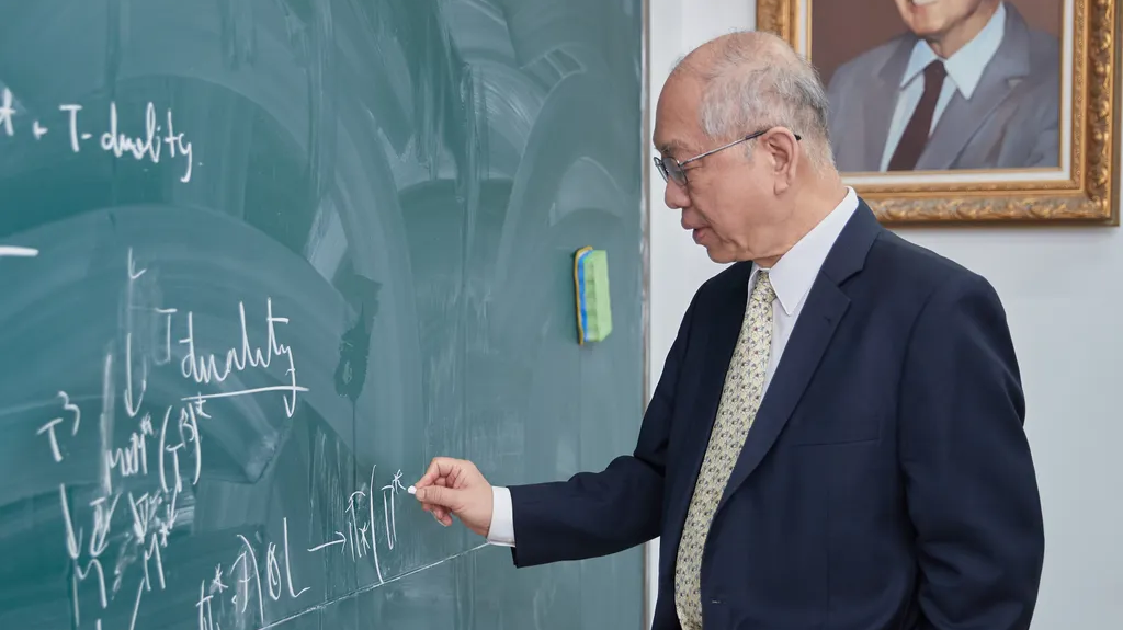 啥?“数学皇帝”丘成桐出过诗集?文学、数学“不分家”,万物皆可基础数学! 啥?“数学皇帝”丘成桐出过诗集?文学、数学“不分家”,万物皆可基础数学!