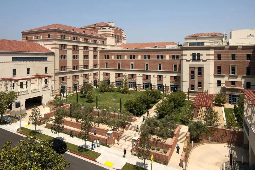加州大学公布2021中国高中录取情况！盲选伯克利和洛杉矶分校的学霸都慌了...